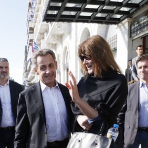 Nicolas Sarkozy, sa femme Carla Bruni et leur fille Giulia arrivent au musée de l'Acropole à Athènes. Le 24 octobre 2017  Nicolas Sarkozy and wife Carla Bruni get a warm welcome as they visit the Akropolis Museum with their daughter Giulia during their visit to Greece.24/10/2017 - Athènes