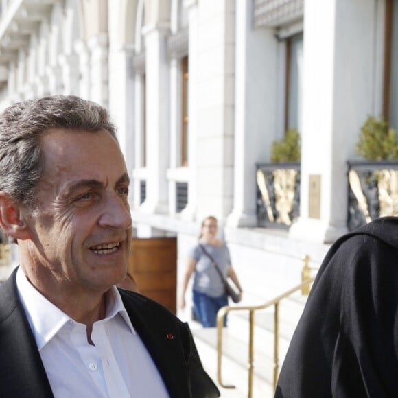 Nicolas Sarkozy, sa femme Carla Bruni et leur fille Giulia arrivent au musée de l'Acropole à Athènes. Le 24 octobre 2017  Nicolas Sarkozy and wife Carla Bruni get a warm welcome as they visit the Akropolis Museum with their daughter Giulia during their visit to Greece.24/10/2017 - Athènes