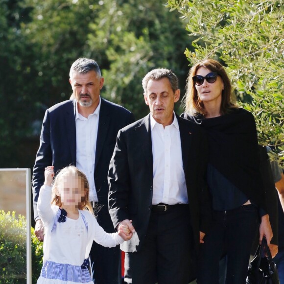 Nicolas Sarkozy, sa femme Carla Bruni et leur fille Giulia arrivent au musée de l'Acropole à Athènes. Le 24 octobre 2017  Nicolas Sarkozy and wife Carla Bruni get a warm welcome as they visit the Akropolis Museum with their daughter Giulia during their visit to Greece.24/10/2017 - Athènes