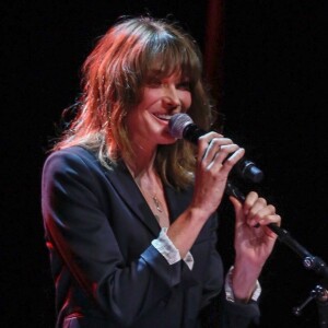 Carla Bruni-Sarkozy sur la scène du théâtre Pallas à Athènes, le 23 octobre 2017.