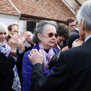 Dominique Lavanant et Jacques Jenvrin, le compagnon de Danielle Darrieux - Obsèques de Danielle Darrieux en l'église Saint-Jean Baptiste de Bois-le-Roi (Eure) le 25 octobre 2017.