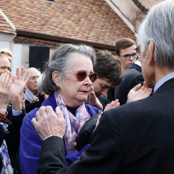 Dominique Lavanant et Jacques Jenvrin, le compagnon de Danielle Darrieux - Obsèques de Danielle Darrieux en l'église Saint-Jean Baptiste de Bois-le-Roi (Eure) le 25 octobre 2017.