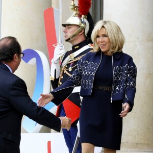 Emmanuel Macron, François Hollande et Brigitte Macron - Le président de la République française a reçu les membres de la délégation française de Paris2024 ainsi que ses deux prédécesseurs au palais de l'Elysée à Paris, le 16 septembre 2017. © Dominique Jacovides/Bestimage