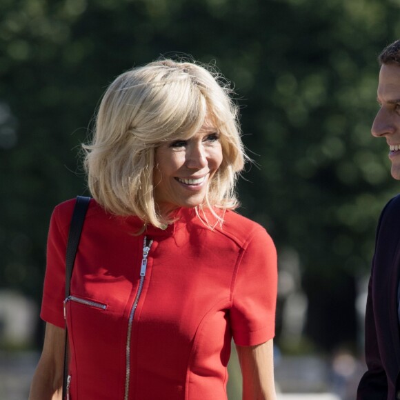 Brigitte Macron (Trogneux) et le président Emmanuel Macron lors de la séance photo dans le parc Mirabell à Salzbourg le 23 août 2017. © Pierre Perusseau / Bestimage