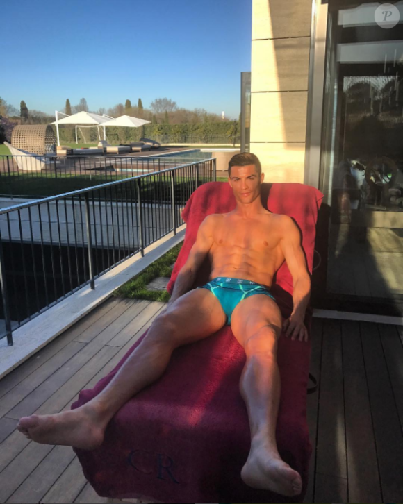 Cristiano Ronaldo et ses abdos OKLM le 10 mars 2017, photo Instagram.
