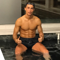 Cristiano Ronaldo en toute humilité : Muscles saillants devant ses enfants