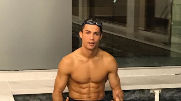 Cristiano Ronaldo en toute humilité : Muscles saillants devant ses enfants