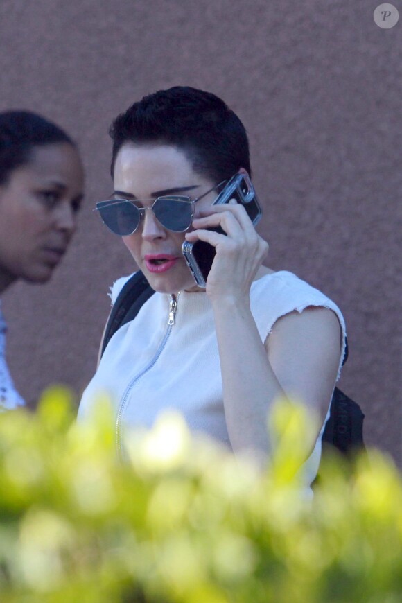 Exclusif - Rose McGowan se promène à Los Angeles, le 25 octobre 2017