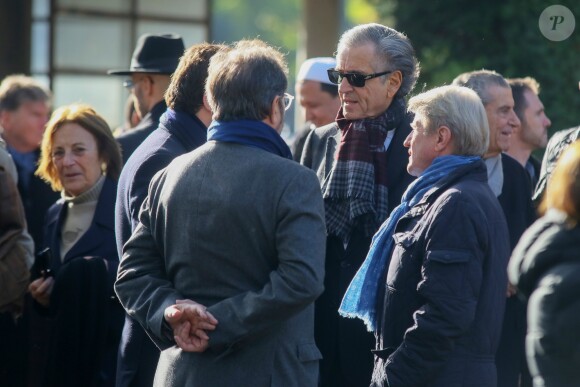 Exclusif - Bernard-Henri Levy et Bernard Kouchner - Obsèques de Clara Halter au cimetière de Bagneux, le 31 octobre 2017.