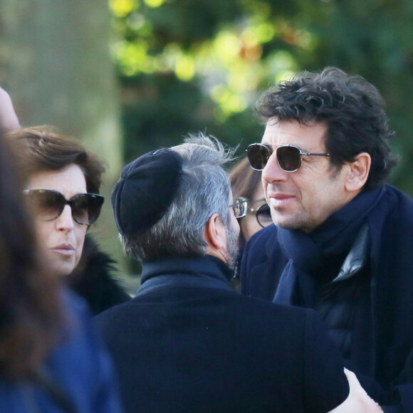 Exclusif - Ruth Elkrief, Haïm Korsia (grand-rabbin de France) et Patrick Bruel - Obsèques de Clara Halter au cimetière de Bagneux, le 31 octobre 2017.