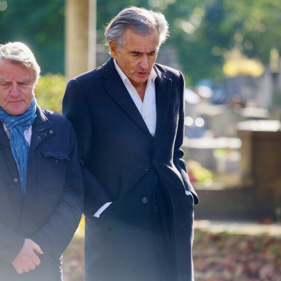 Exclusif - Bernard Kouchner et Bernard-Henri Lévy - Obsèques de Clara Halter au cimetière de Bagneux, le 31 octobre 2017.
