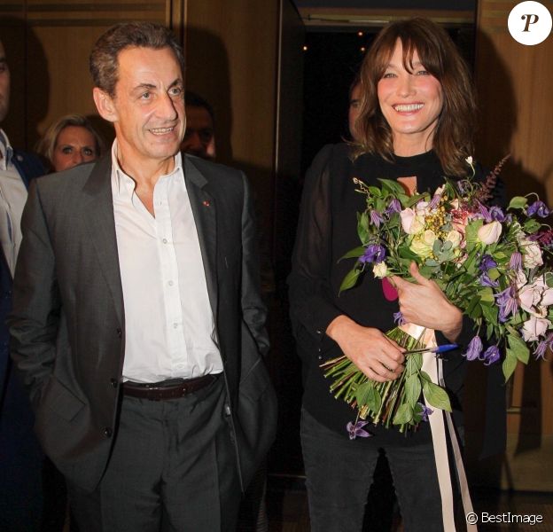 Carla Bruni-Sarkozy après son concert "French Touch" avec son mari Nicolas Sarkozy au théâtre Pallas à Athènes, Grèce, le 23 octobre 2017.