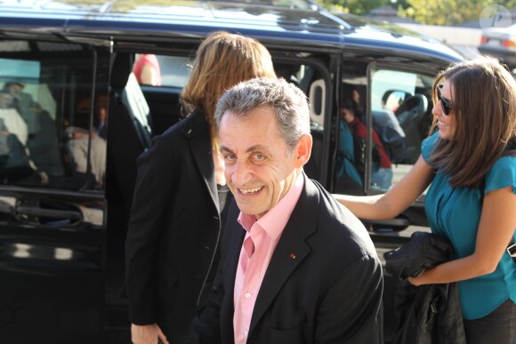 Carla Bruni et Nicolas Sarkozy arrivent à leur hôtel à Athènes, le 22 octobre 2017.