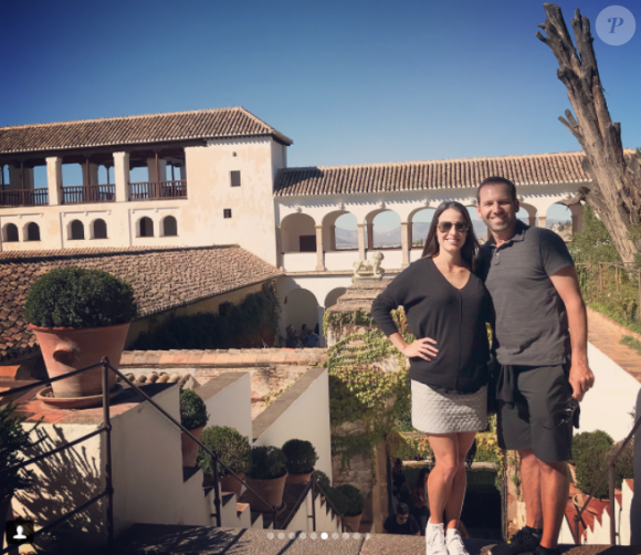 Sergio Garcia et sa femme Angela Akins à Grenade en Espagne fin octobre 2017 (photo Instagram) pour l'anniversaire de la journaliste américaine. Quelques jours plus tôt, le couple révélait attendre son premier enfant, une petite fille, pour mars 2018, et les premières rondeurs d'Angela sont bien visibles.