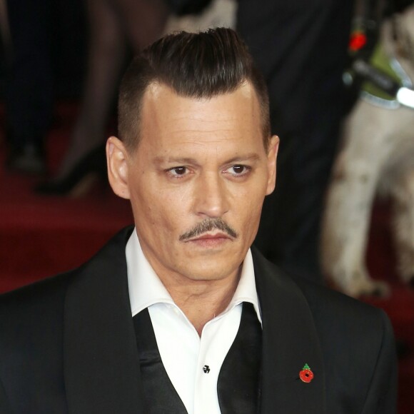 Johnny Depp à la première de "Murder On The Orient Express" au Royal Albert Hall à Londres, le 2 novembre 2017.