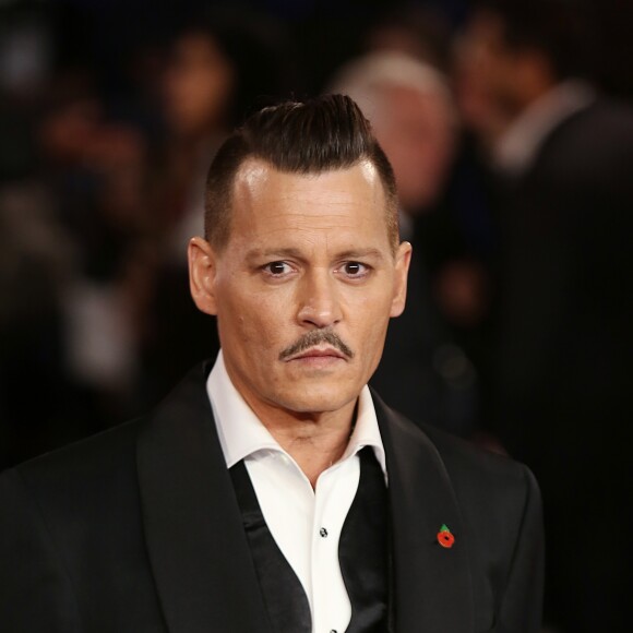 Johnny Depp à la première de "Murder On The Orient Express" au Royal Albert Hall à Londres, le 2 novembre 2017.