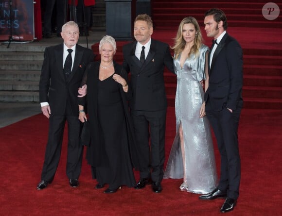 Kenneth Branagh, Judi Dench, Tom Bateman, Derek Jacobi, Michelle Pfeiffer, à la première de "Murder On The Orient Express" au Royal Albert Hall à Londres, le 2 novembre 2017.