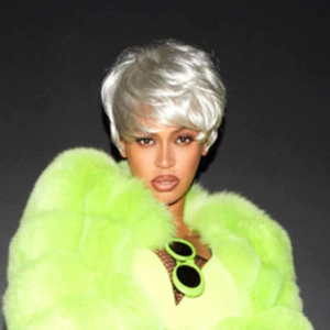 Beyoncé, déguisée en Lil Kim pour Halloween. Novembre 2017.