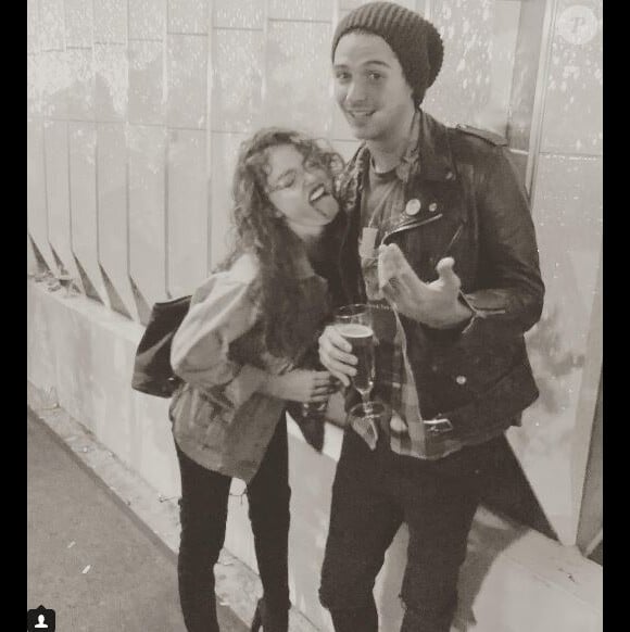 Sarah Hyland avec son nouveau chéri Wells Adams sur Instagram le 5 novembre 2017.