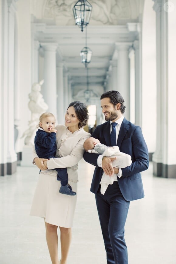Le prince Alexander et le prince Gabriel de Suède, né le 31 août 2017, photographiés avec leurs parents le prince Carl Philip et la princesse Sofia de Suède en septembre 2017 par Erika Gerdemark. © Erika Gerdemark / Kungahuset.se