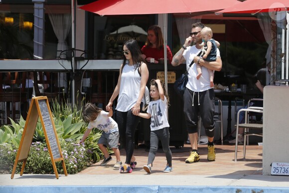 Exclusif - Megan Fox et son mari Brian Austin Green sont allés déjeuner au restaurant mexicain "Los Arroyos Montecito" avec leurs enfants Noah Shannon, Bodhi Ransom et Journey River, le 9 juillet 2017. Santa Barbara, le 9 juillet 2017.