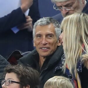 Nagui et sa femme Mélanie Page au Stade de France le 10 novembre 2017 pour le match amical France - Pays de Galles (2-0).