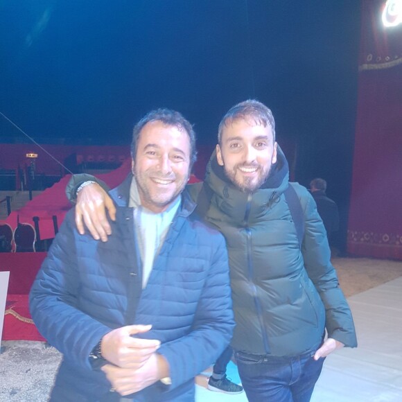 Exclusif - Bernard Montiel et Christophe Willem lors du concert privé MFM Radio Live sous le chapiteau du Cirque Medrano à Lyon le 9 novembre 2017.