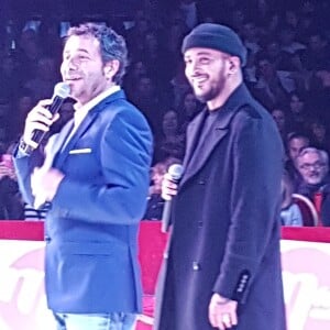 Exclusif - Bernard Montiel et Slimane lors du concert privé MFM Radio Live sous le chapiteau du Cirque Medrano à Lyon le 9 novembre 2017.