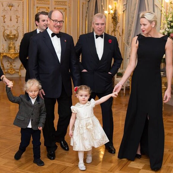 La princesse Charlene et les jumeaux le prince Jacques et la princesse Gabriella se sont joints au prince Albert II de Monaco et au prince Andrew mardi 7 novembre 2017 au palais lors du dîner de charité destiné à récolter des fonds pour l'association britannique Outward Bound, qui propose aux adolescents et aux jeunes adultes des activités de plein air afin de favoriser le développement personnel et le dépassement de soi. La branche monégasque d'Outward Bound est parrainée par le Prince Albert II et le Prince Andrew. © Eric Mathon et Gaetan Luci / Palais princier de Monaco