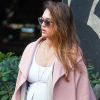 Exclusif - Jessica Alba enceinte dans les rues de Los Angeles, le 7 novembre 2017.