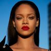 Rihanna, maquillée du rouge à lèvres "Stunna" de Fenty Beauty. Novembre 2017.