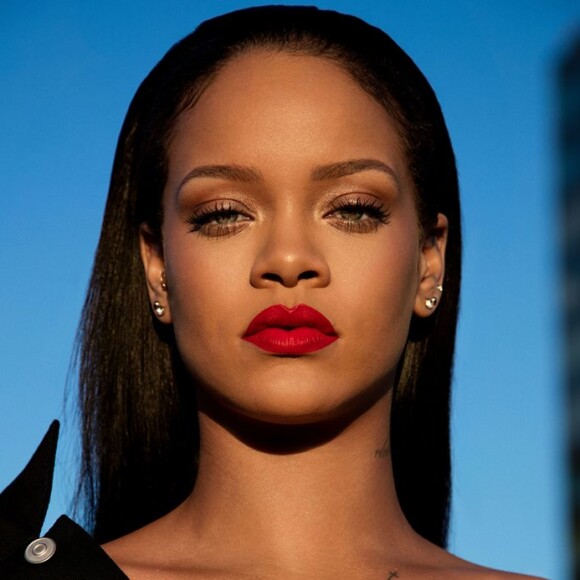 Rihanna, maquillée du rouge à lèvres "Stunna" de Fenty Beauty. Novembre 2017.