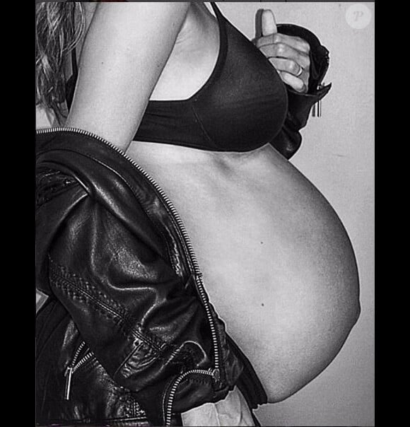 Jazz, enceinte, dévoile son baby bump, Instagram, 2017