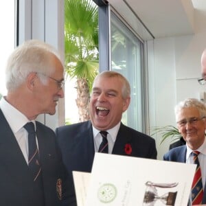 Exclusif - Le prince Albert II de Monaco et le prince Andrew, duc d'York, dédicacent le livre d'or du Yacht Club après la régate d'aviron "Princes cup Outward Bound Monaco" le 8 novembre 2017. © Claudia Albuquerque / Bestimage