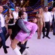 Karine Ferri danse avec Anthony Colette dans "Danse avec les stars 8", le 18 novembre 2017.