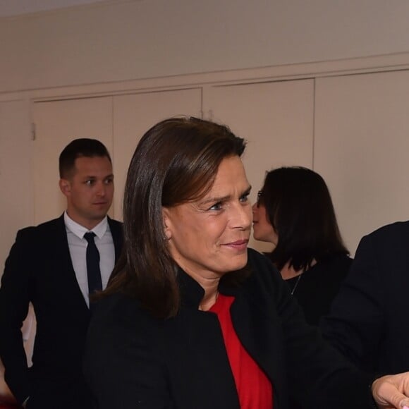 La princesse Stéphanie de Monaco, accompagnée de sa fille Camille Gottlieb, a remis le 18 novembre 2017 des colis gourmands pour les fêtes de fin d'année aux aînés de la principauté, au Foyer Rainier-III. © Bruno Bebert/Bestimage