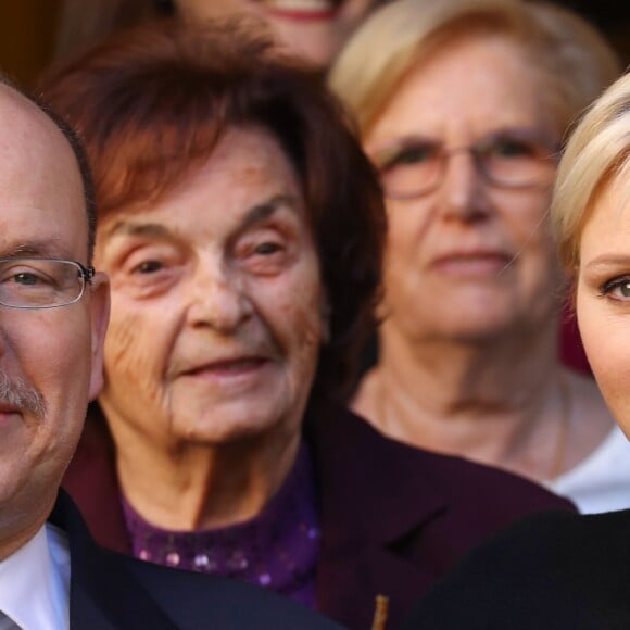 Le prince Albert II de Monaco et la princesse Charlène lors de la traditionnelle distribution des colis de Noël de la Croix-Rouge à Monaco le 17 novembre 2017. © Olivier Huitel / Pool Restreint Monaco / Bestimage