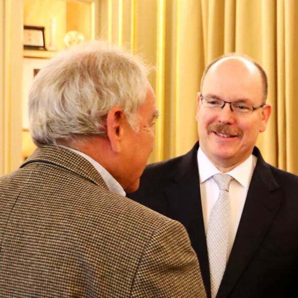 Le prince Albert II de Monaco et la princesse Charlène lors de la traditionnelle distribution des colis de Noël de la Croix-Rouge à Monaco le 17 novembre 2017. © Olivier Huitel / Pool Restreint Monaco / Bestimage