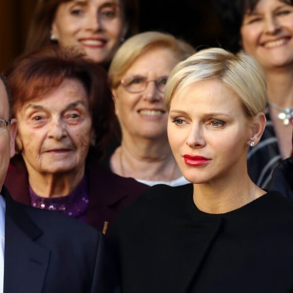 Le prince Albert II de Monaco et la princesse Charlène lors de la traditionnelle distribution des colis de Noël de la Croix-Rouge à Monaco le 17 novembre 2017. © Olivier Huitel / Pool Restreint Monaco / Bestimage