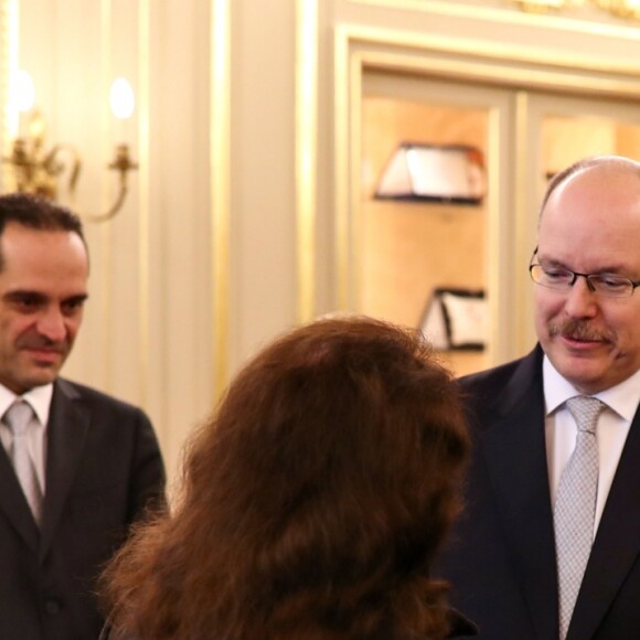 Le prince Albert II de Monaco et la princesse Charlène lors de la traditionnelle distribution des colis de Noël de la Croix-Rouge à Monaco le 17 novembre 2017. © Olivier Huitel / Pool Restreint Monaco / Bestimage