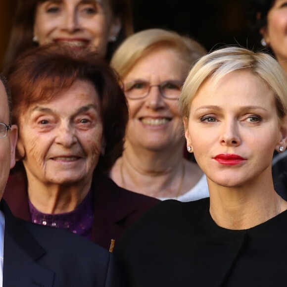 Le prince Albert II de Monaco et la princesse Charlène lors de la traditionnelle distribution des colis de Noël de la Croix-Rouge à Monaco le 17 novembre 2017. © Olivier Huitel / Pool Restreint Monaco / Bestimage