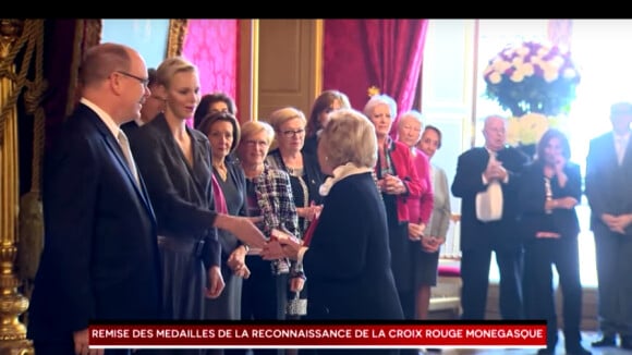 Le prince Albert II de Monaco, en présence de la princesse Charlene, remettait le 18 novembre 2017 les médailles de la Croix-Rouge monégasque.