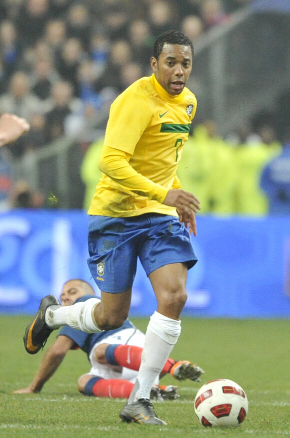 Robinho lors d'un match France-Brésil au Stade de France le 9 février 2011. Le 23 novembre 2017, le footballeur brésilien a été reconnu coupable de viol en réunion et condamné à neuf ans de prison.