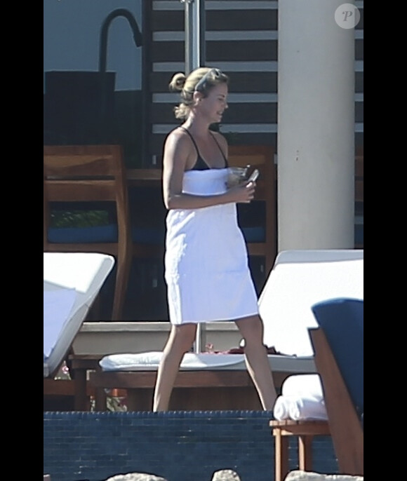 Charlize Theron profite d'une belle journée ensoleillée avec ses enfants Jackson et August Theron ainsi que sa mère Gerda pour Thanksgiving à Cabo San Lucas au Mexique, le 23 novembre 2017