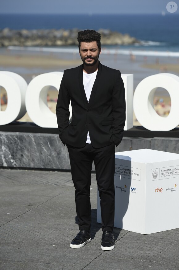 Kev Adams au photocall du film "Tout là-haut" lors du 65ème festival du film de San Sebastian, Espagne, le 24 septembre 2017.