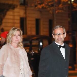 Paul Belmondo et sa femme Luana Belmondo - Les célébrités arrivent à la 25ème édition du bal des débutantes à l'hôtel The Peninsula à Paris le 25 novembre 2017.  Celebrities arrive at the 25th edition of the Beginners' Ball at The Peninsula Hotel in Paris on November 25, 2017.25/11/2017 - Paris