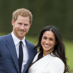 Le prince Harry et Meghan Markle devant la presse dans les jardins (le sunken garden) du palais de Kensington le 27 novembre 2017 à Londres suite à l'annonce de leurs fiançailles et de leur mariage prochain (au printemps 2018).