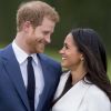 Le prince Harry et Meghan Markle devant la presse dans les jardins (le sunken garden) du palais de Kensington le 27 novembre 2017 à Londres suite à l'annonce de leurs fiançailles et de leur mariage prochain (au printemps 2018).