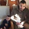 Karim Benzema poste pour la toute première fois une photo avec son fils. Instagram, le 11 novembre 2017.