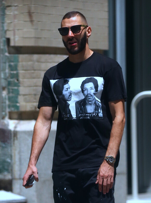 Exclusif - L'attaquant du Real Madrid Karim Benzema en vacances avec des amis à New York, le 19 juin 2017.